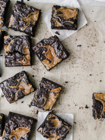 Himalayan Salted Dark Cocoa Brownies with a Dulcey Marble_