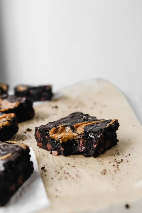 Himalayan Salted Dark Cocoa Brownies with a Dulcey Marble_