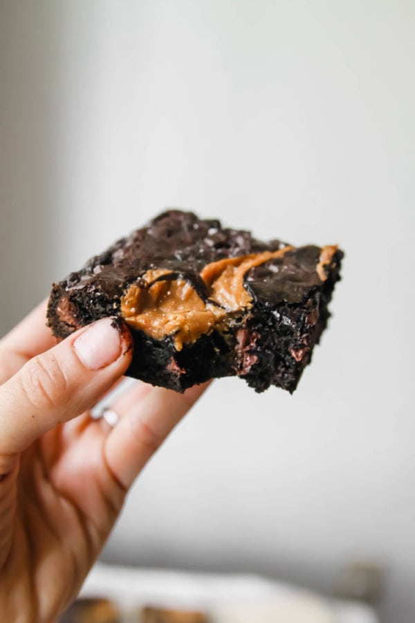 Himalayan Salted Dark Cocoa Brownies with a Dulcey Marble_