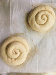 cinnamon raisin round challah