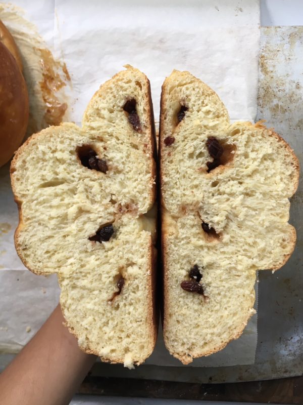 cinnamon raisin round challah