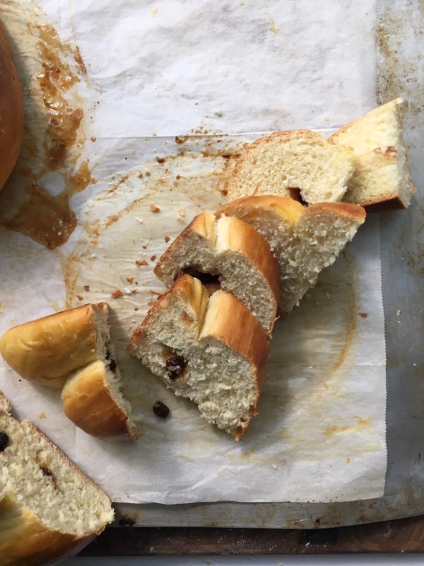 cinnamon raisin round challah