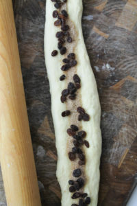 cinnamon raisin round challah