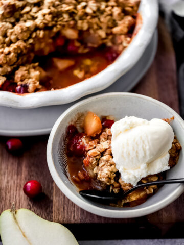 Spiced Pear and Cranberry Crisp