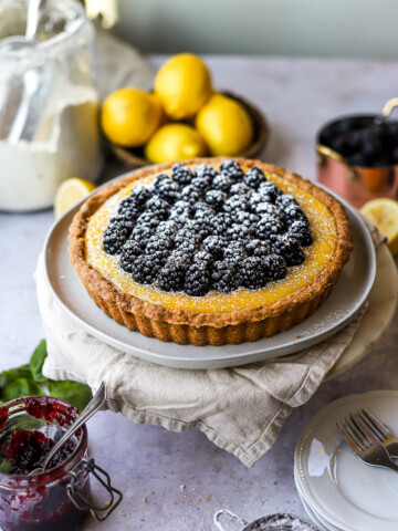 lemon-and-blackberry-tart-light