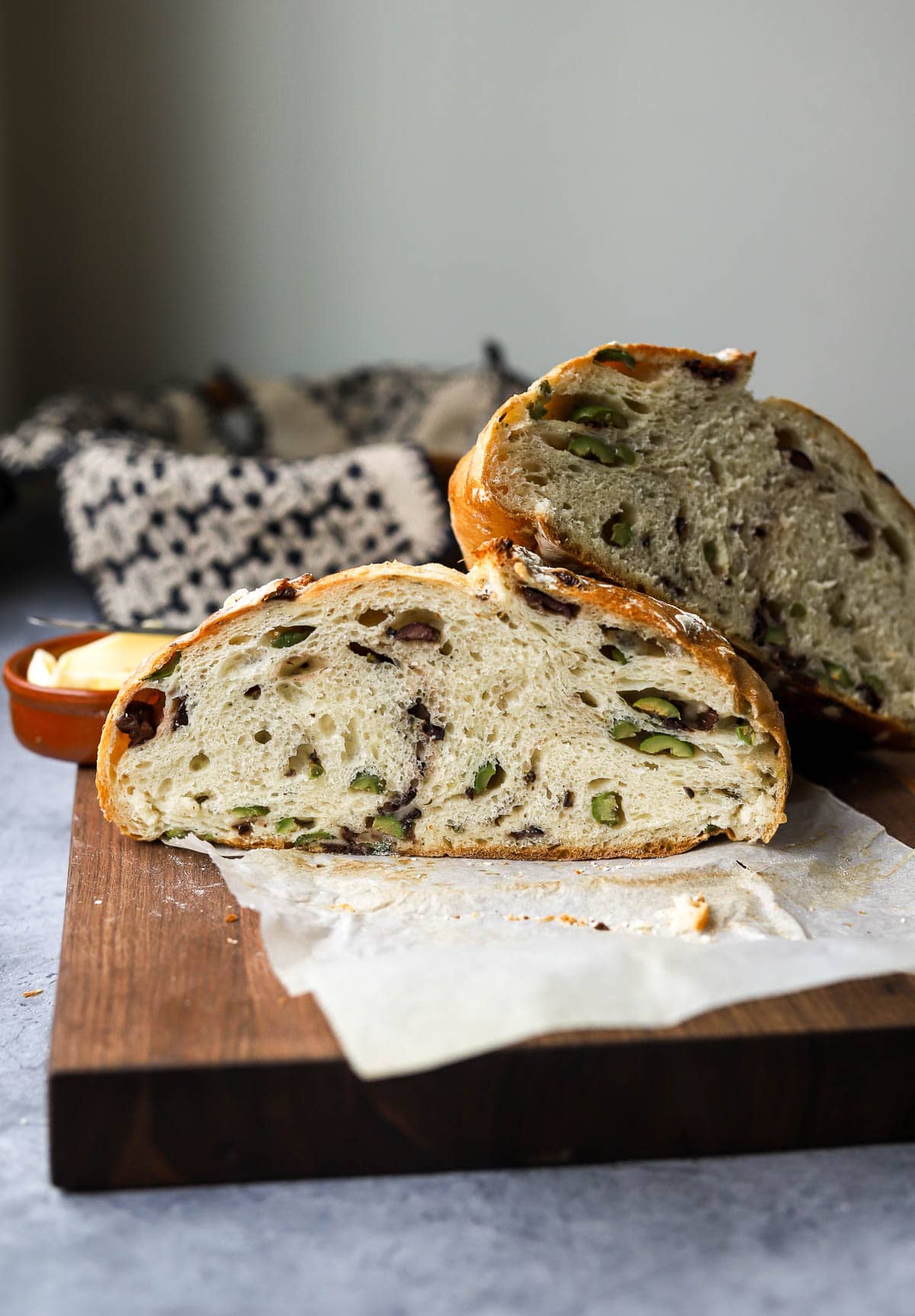 Rosemary Thyme No-Knead Dutch Oven Bread - Pinch me, I'm eating