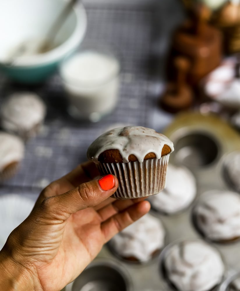 gingerbread-muffins-with-vanilla-bean-glaze-10