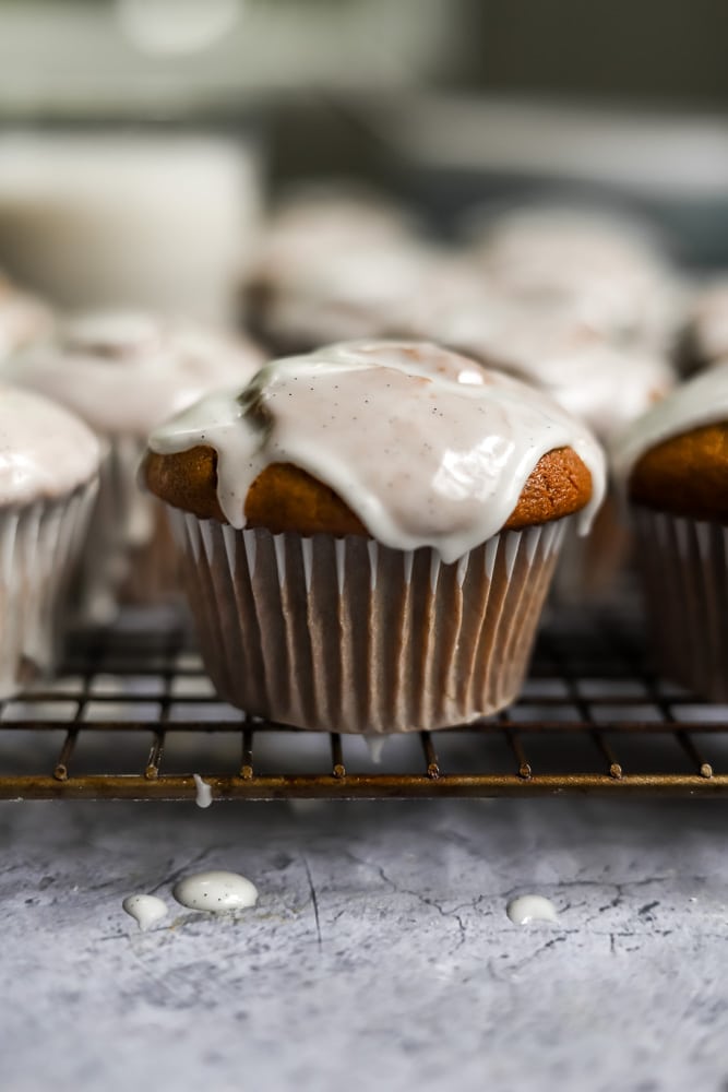 gingerbread-muffins-with-vanilla-bean-glaze-5