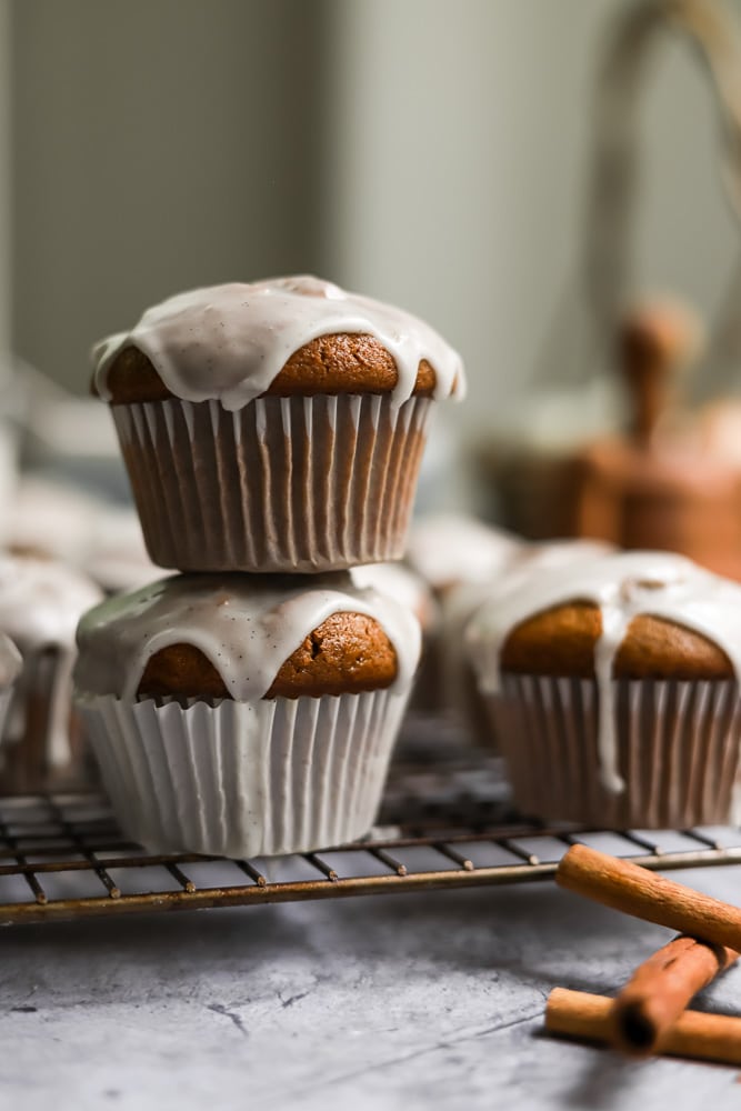 gingerbread-muffins-with-vanilla-bean-glaze-6