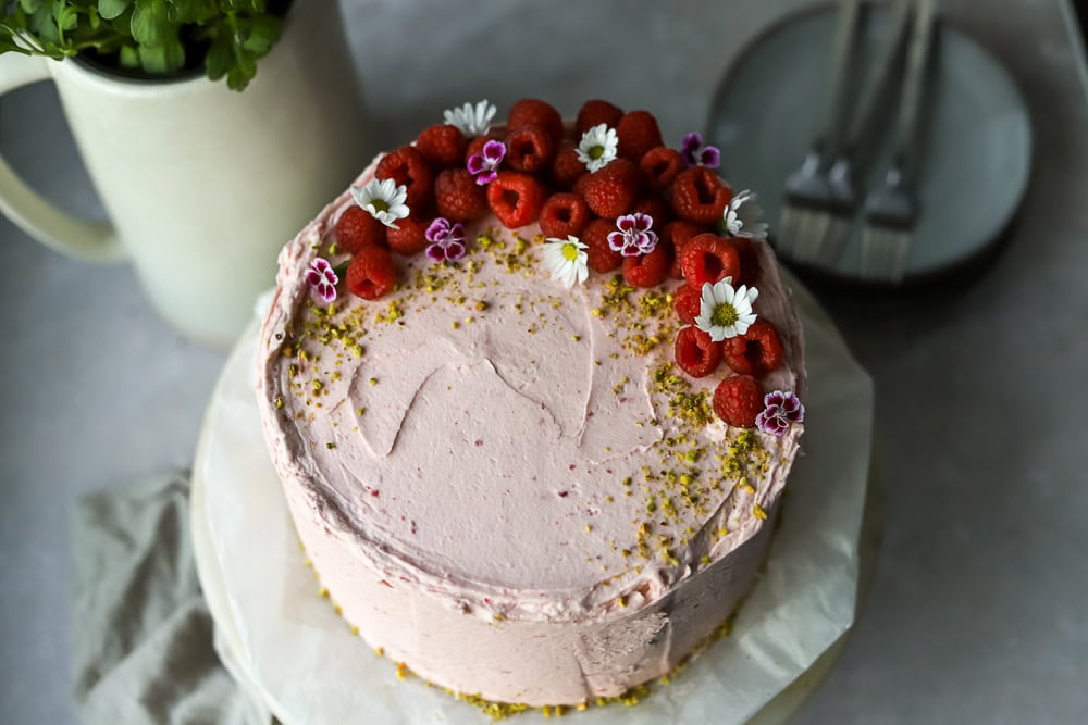 raspbery-pistachio-payer-cake-3