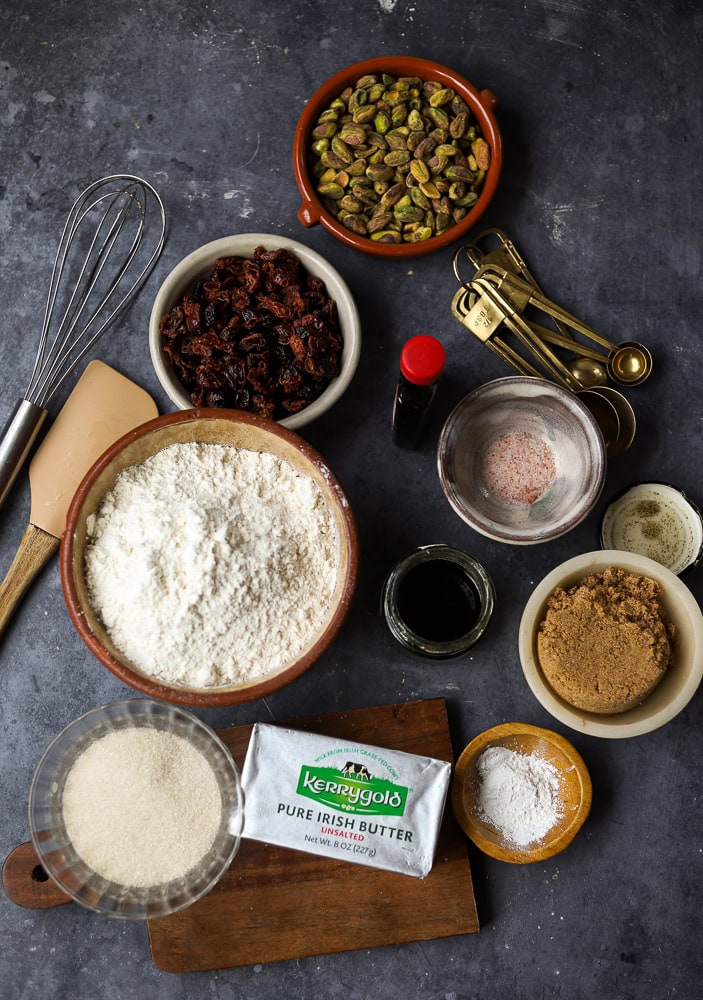 pistachio-cranberry-biscotti-with-white-chocolate_lions-bread-1