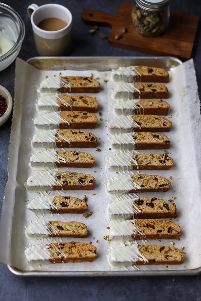 pistachio-cranberry-biscotti-with-white-chocolate_lions-bread-10