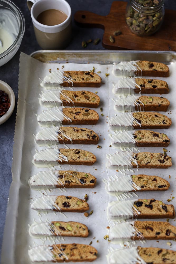 pistachio-cranberry-biscotti-with-white-chocolate_lions-bread-13
