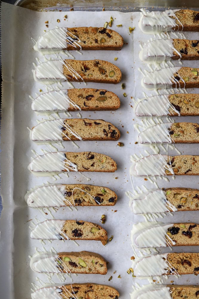 pistachio-cranberry-biscotti-with-white-chocolate_lions-bread-9